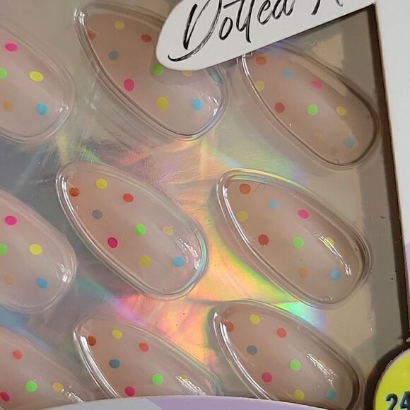 NIBāØļøTheā
Illustratedā
NailĀ Dottedā
Around - Picture 2 of 4